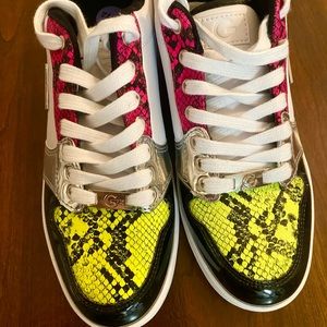 Womens size 8 1/2 Guess sneakers. Pink and bright yellow